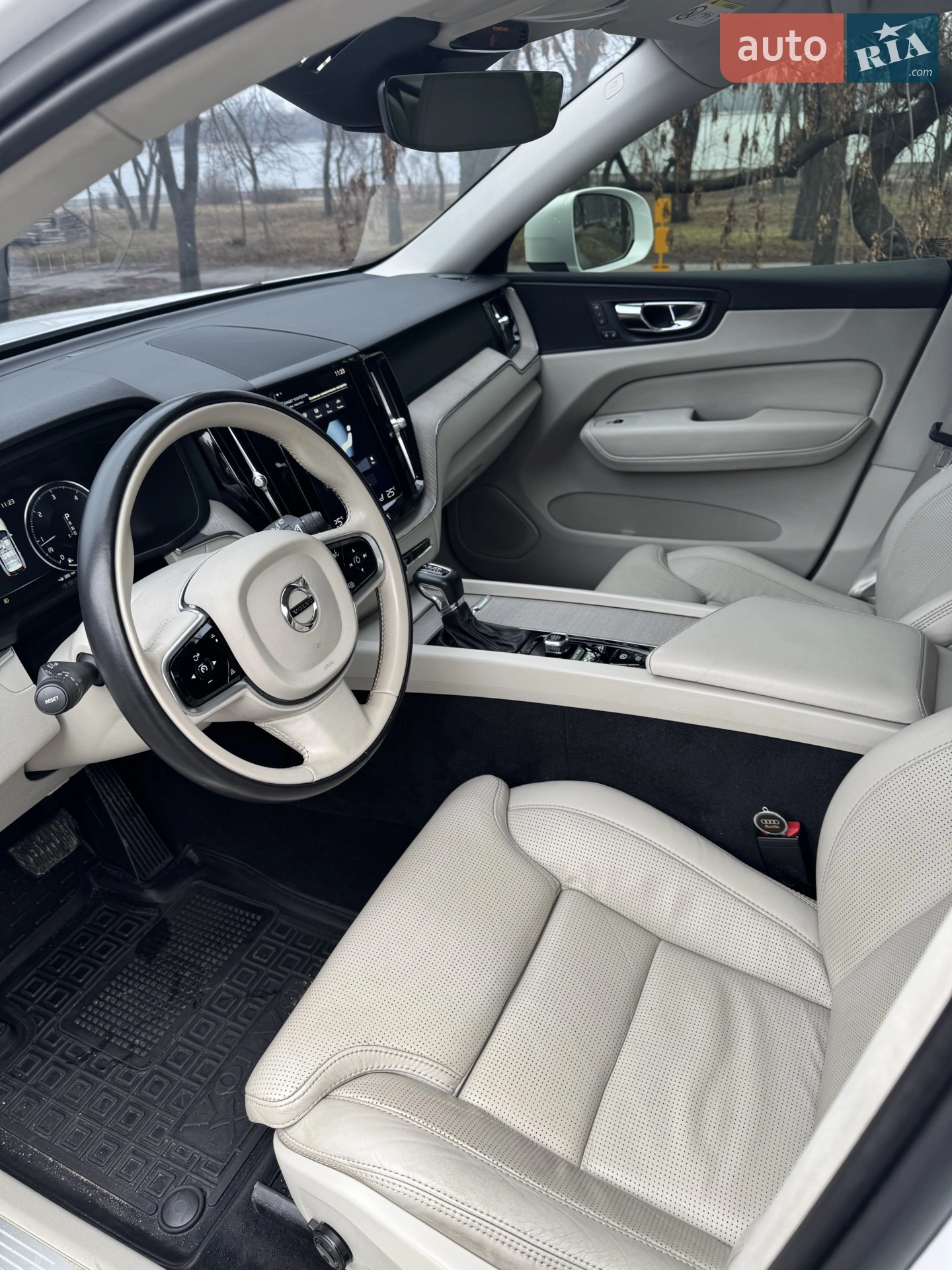 2017 Volvo XC60 - мініатюра 16