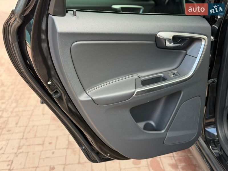 Внедорожник / Кроссовер Volvo XC60 2016 в Ровно фото 37 Внедорожник / Кроссовер Volvo XC60 2016 в Ровно