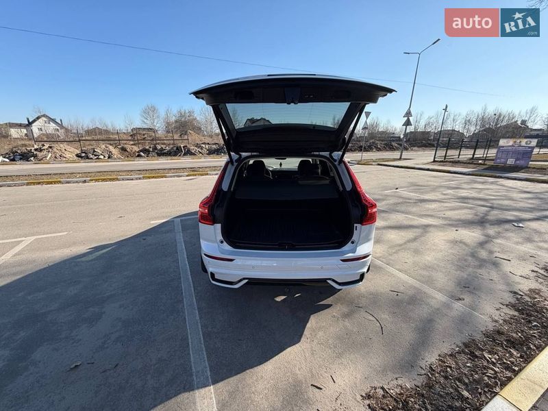 Внедорожник / Кроссовер Volvo XC60 2024 в Киеве