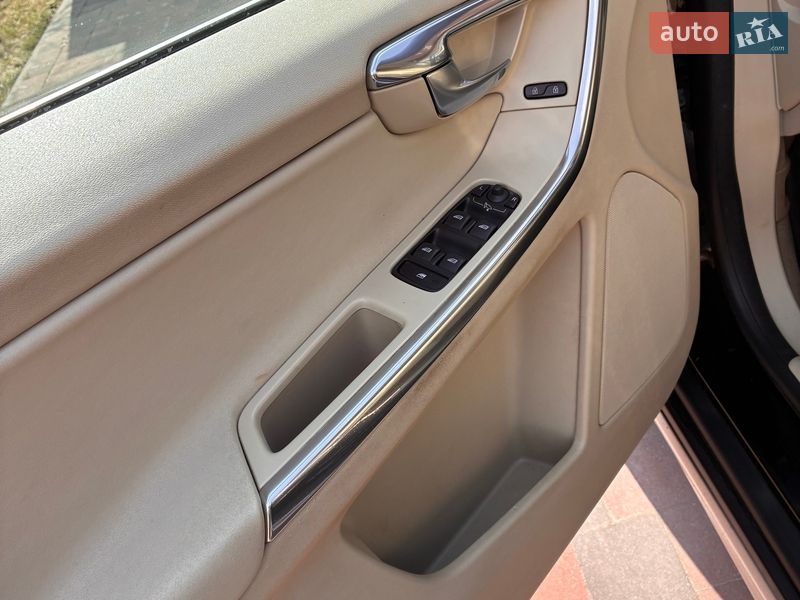 Внедорожник / Кроссовер Volvo XC60 2012 в Киеве