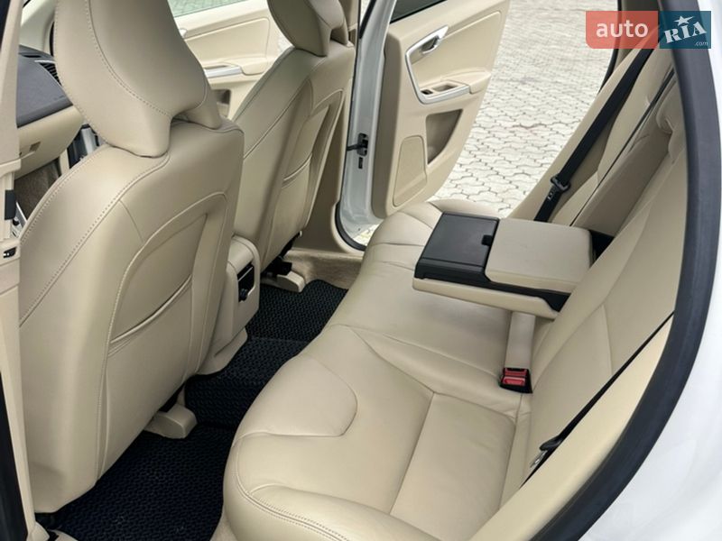 Позашляховик / Кросовер Volvo XC60 2015 в Дубні