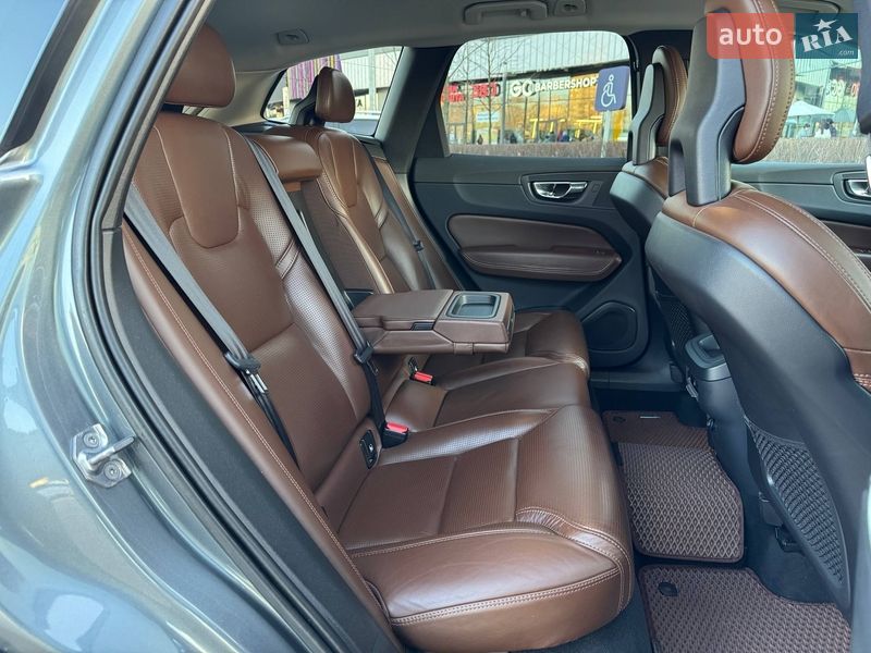 Внедорожник / Кроссовер Volvo XC60 2017 в Киеве