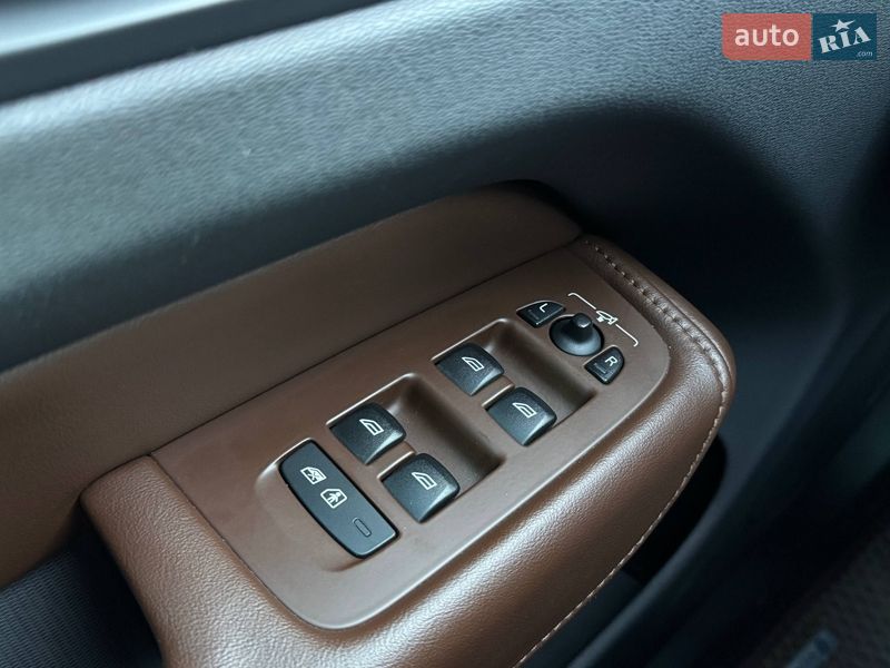 Внедорожник / Кроссовер Volvo XC60 2017 в Киеве