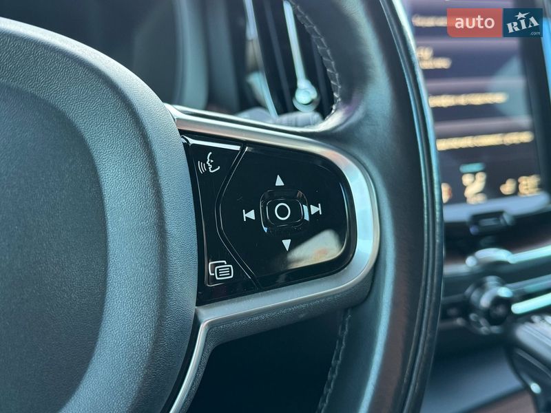 Внедорожник / Кроссовер Volvo XC60 2017 в Киеве