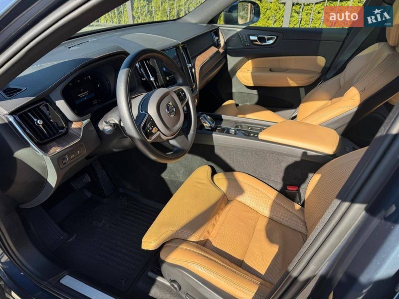 Позашляховик / Кросовер Volvo XC60 2021 в Києві