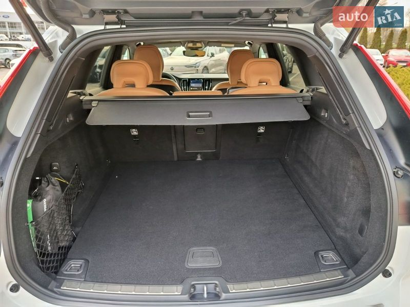 Позашляховик / Кросовер Volvo XC60 2022 в Києві