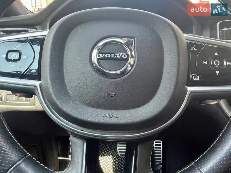 Volvo XC60 2017 VIN YV4BR0DM7J1048230 фото оголошення 10 з 56
