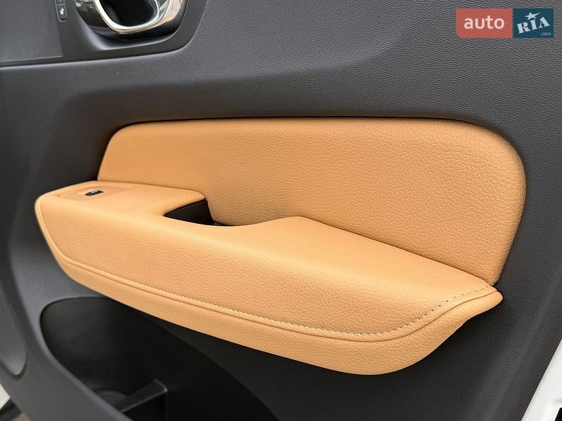 Внедорожник / Кроссовер Volvo XC60 2019 в Ровно
