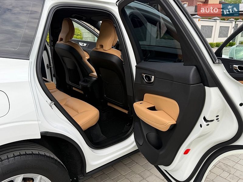 Внедорожник / Кроссовер Volvo XC60 2019 в Ровно