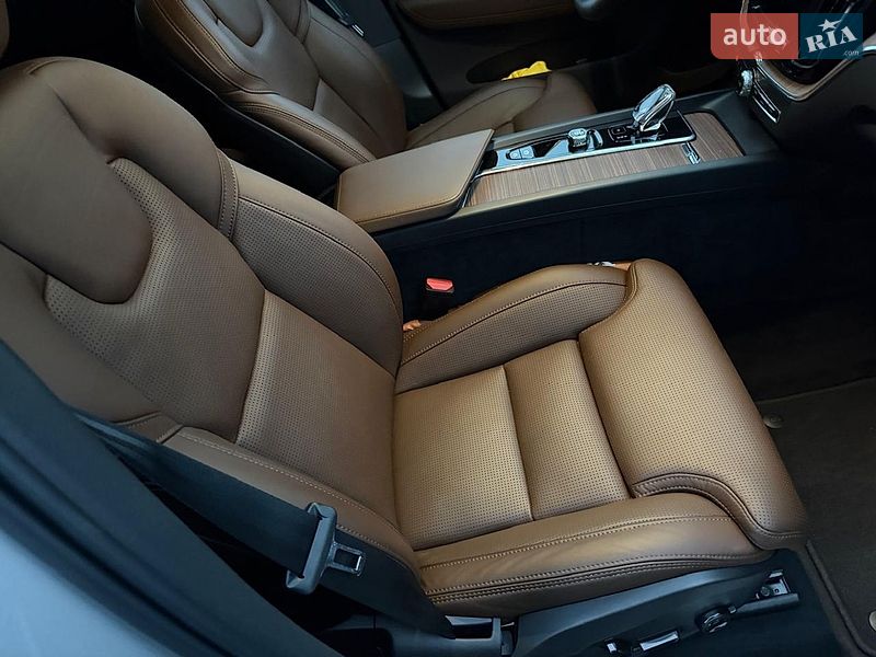 Внедорожник / Кроссовер Volvo XC60 2023 в Виннице