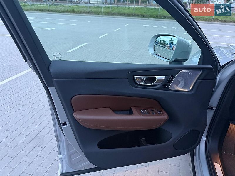 Внедорожник / Кроссовер Volvo XC60 2023 в Виннице