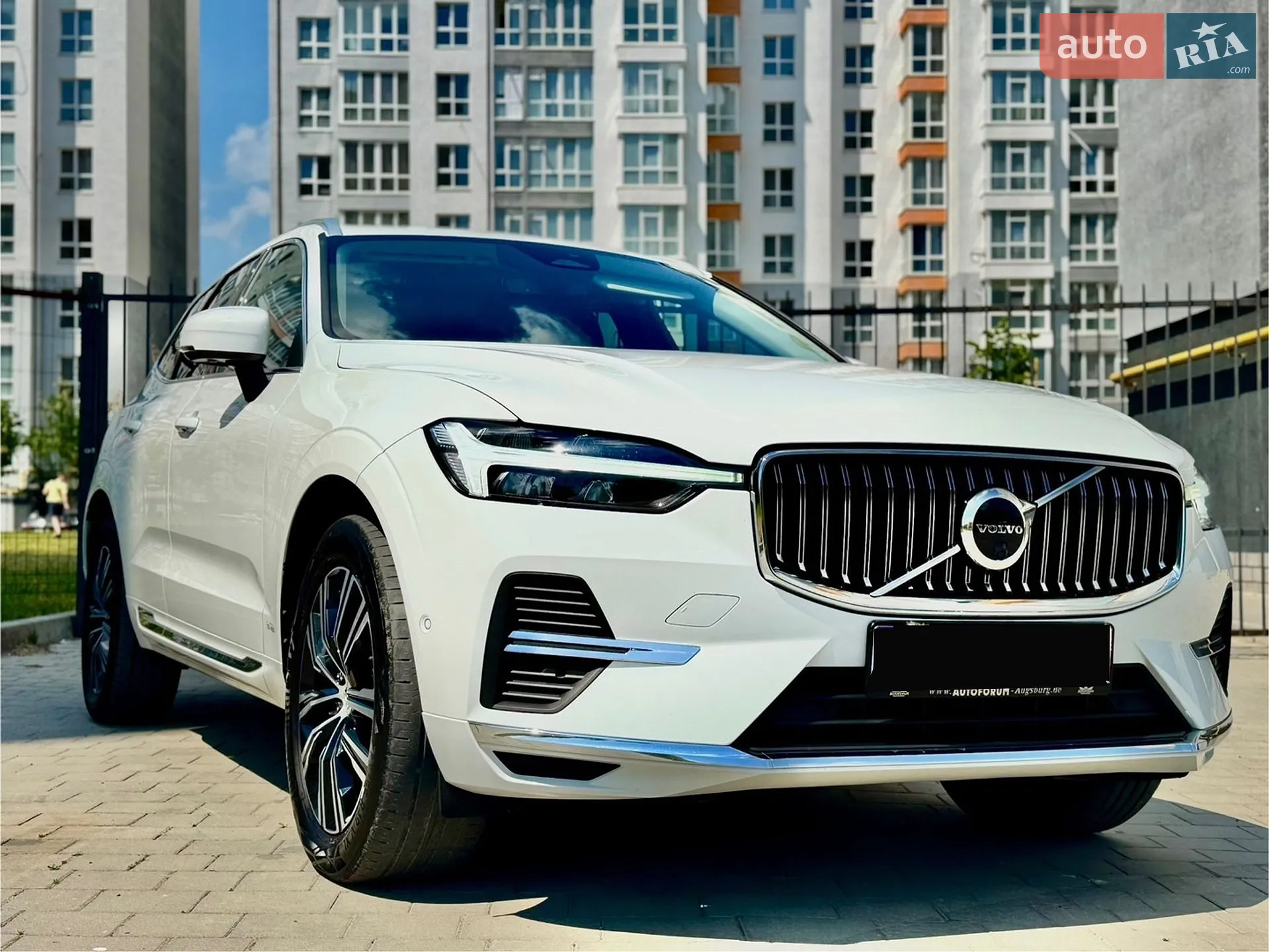 2022 Volvo XC60 - фото 1