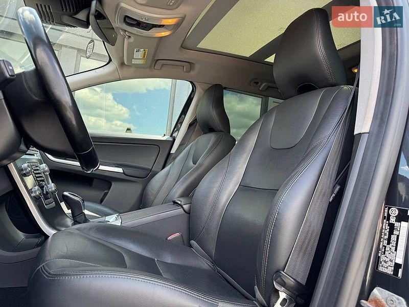 Внедорожник / Кроссовер Volvo XC60 2015 в Ровно