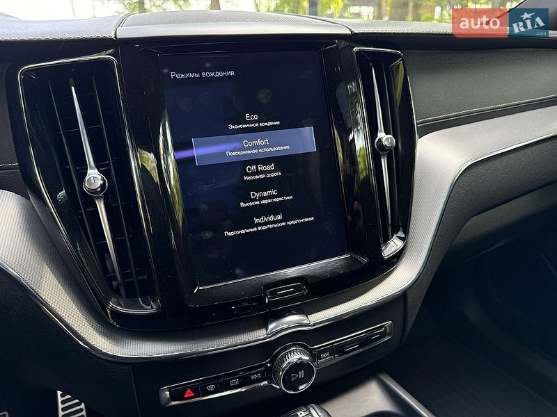 Внедорожник / Кроссовер Volvo XC60 2017 в Киеве