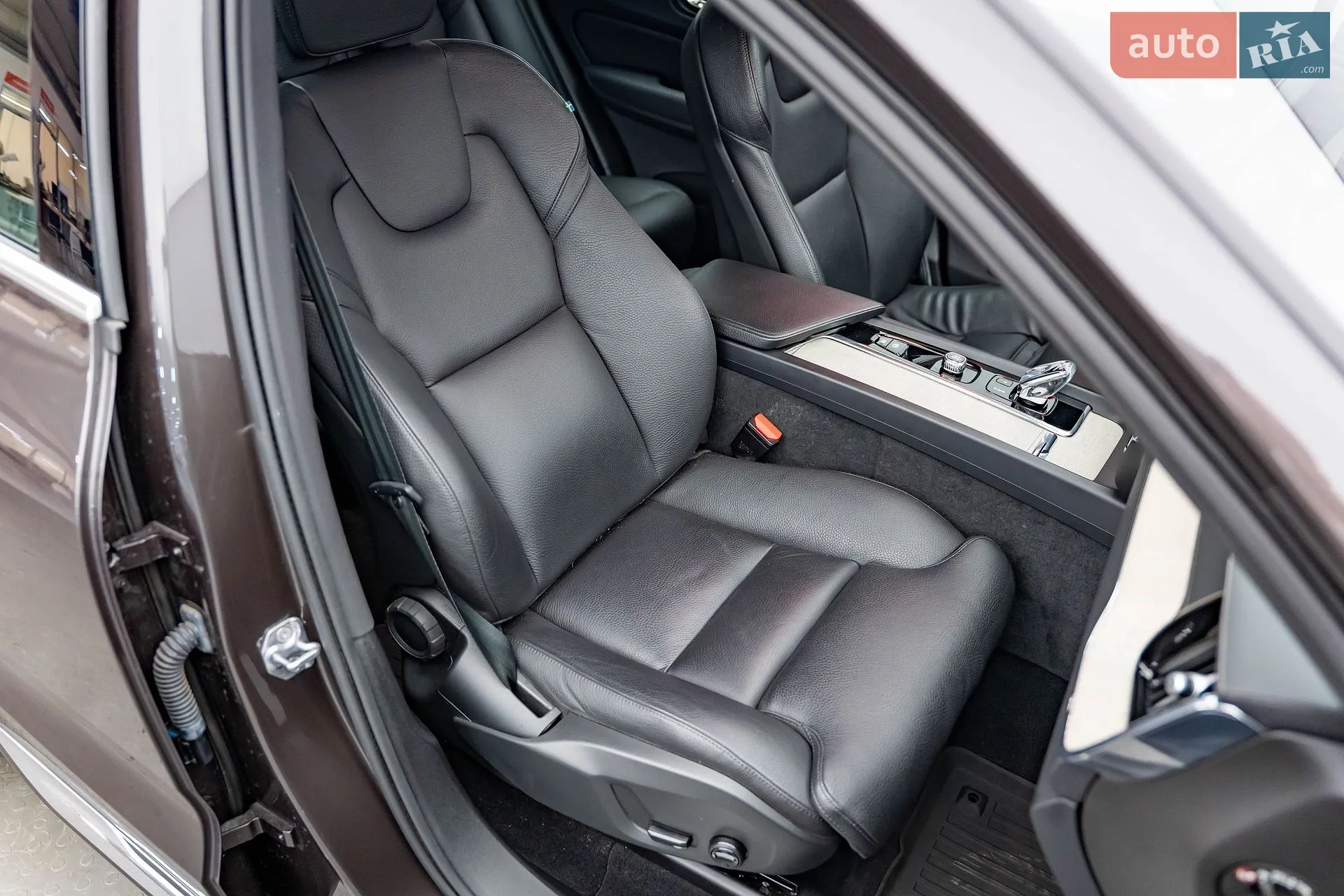 2021 Volvo XC60 - мініатюра 26