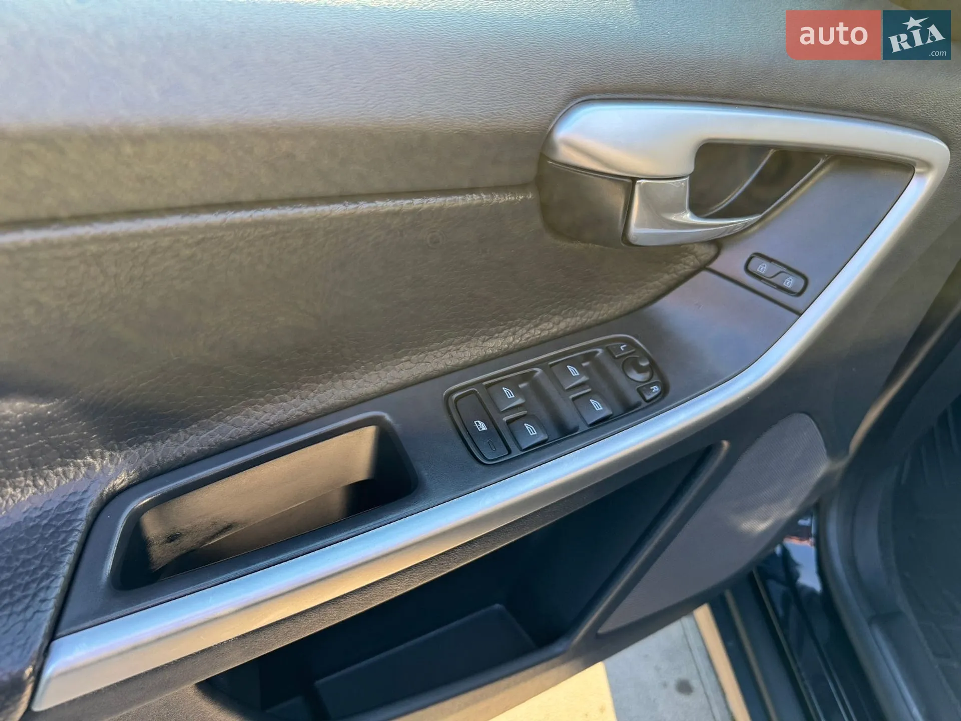 VOLVO XC60 2011 VIN YV4902DZ4B2185458 фото оголошення 16 з 61