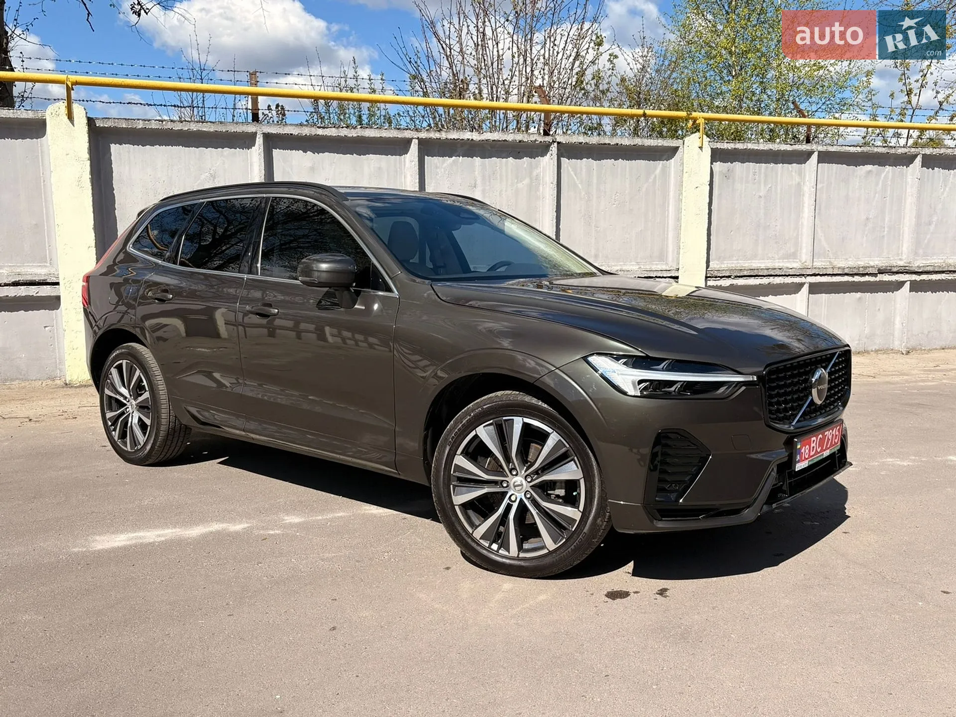 2022 Volvo XC60 - фото 1