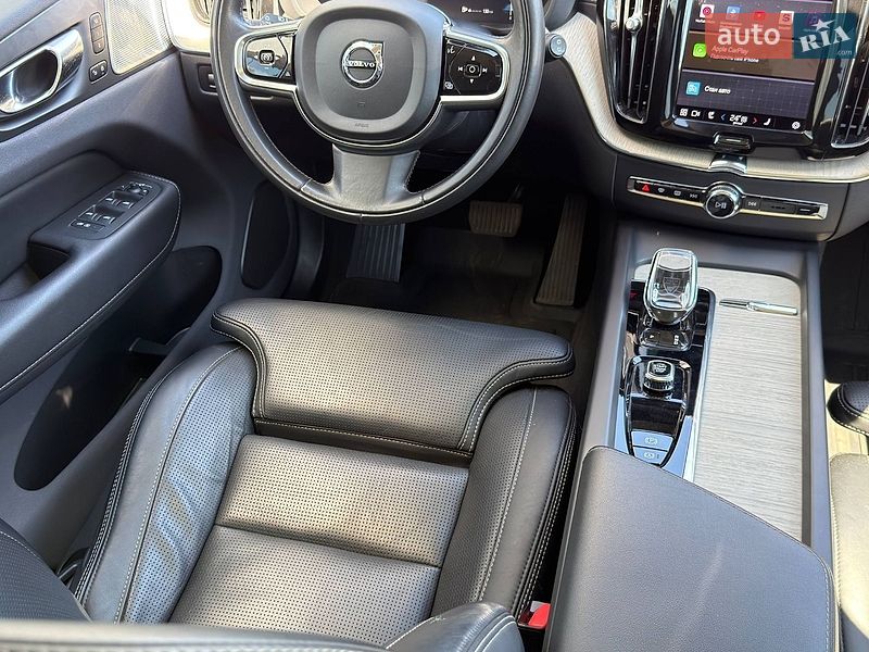 Внедорожник / Кроссовер Volvo XC60 2021 в Киеве