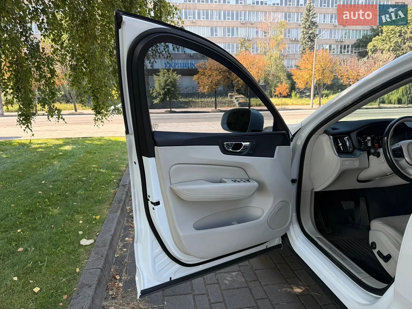 2017 Volvo XC60 - мініатюра 20