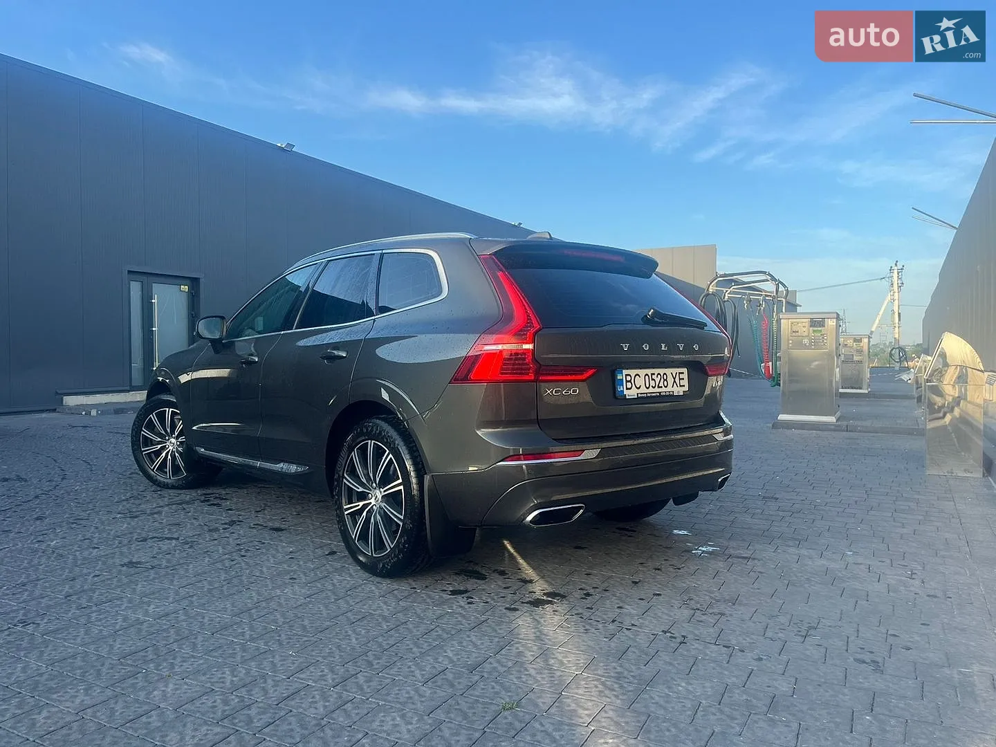 2017 Volvo XC60 - фото 1