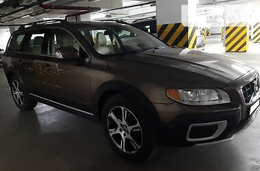 Внедорожник / Кроссовер Volvo XC70 2014 в Киеве