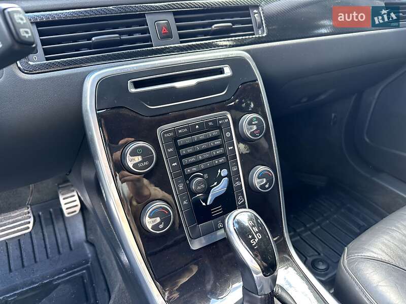 Универсал Volvo XC70 2016 в Радивилове