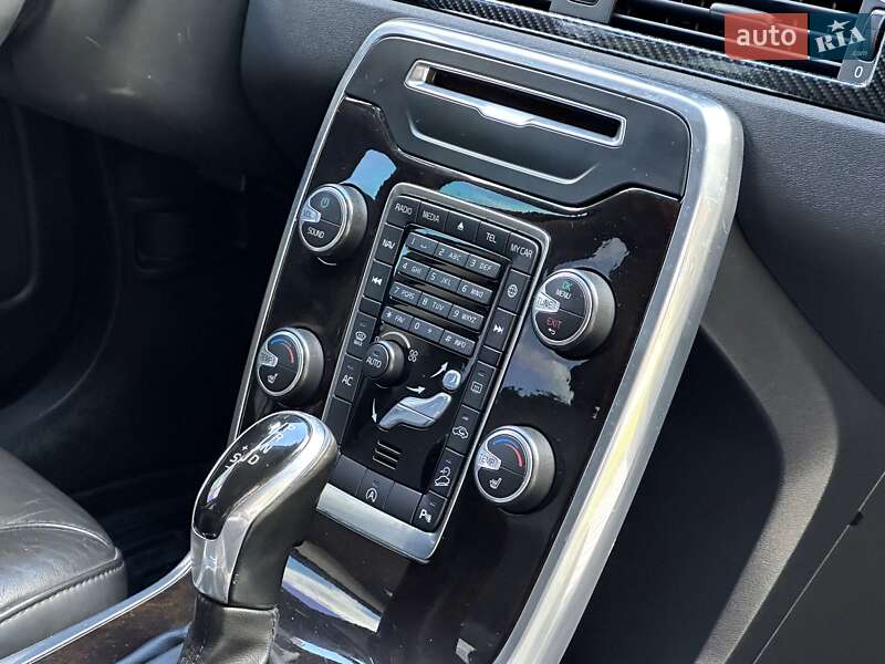 Универсал Volvo XC70 2016 в Радивилове