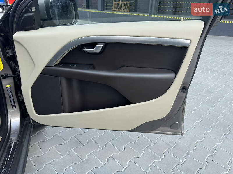 Универсал Volvo XC70 2010 в Житомире