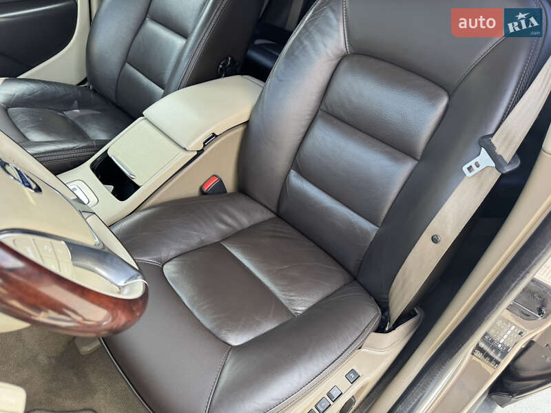 Универсал Volvo XC70 2010 в Житомире