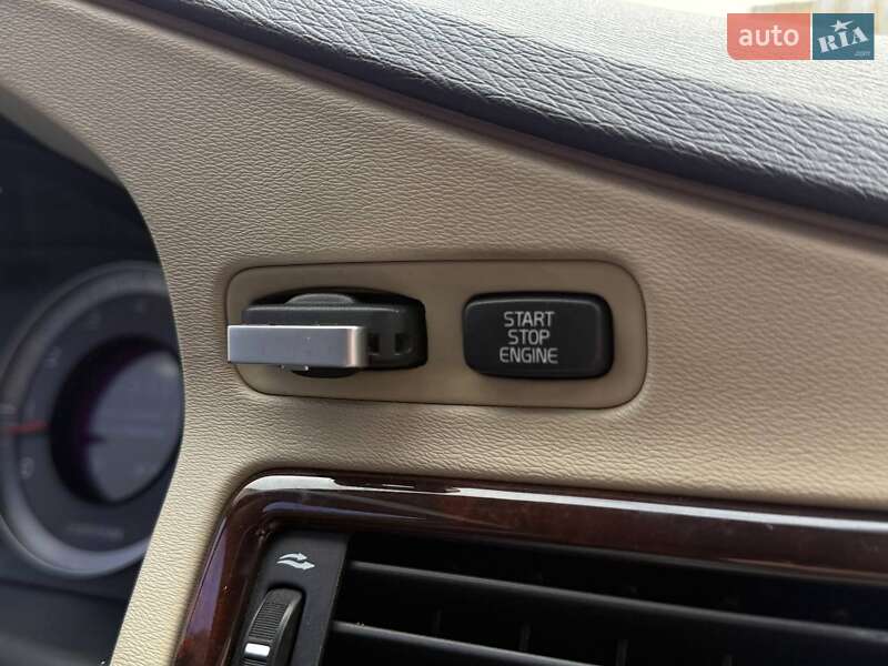 Універсал Volvo XC70 2008 в Києві