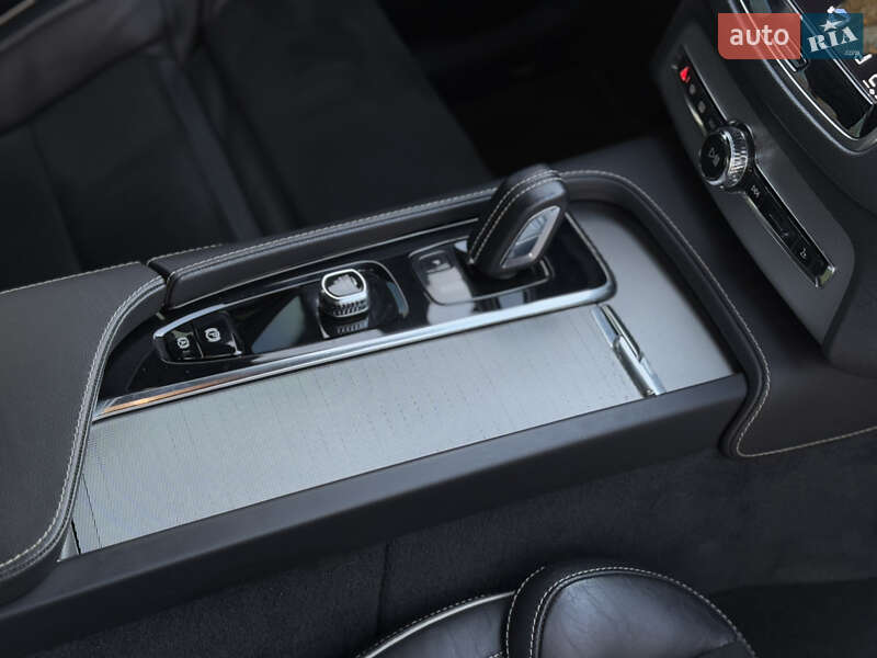 Позашляховик / Кросовер Volvo XC90 Recharge 2022 в Луцьку