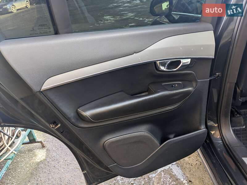 Внедорожник / Кроссовер Volvo XC90 2016 в Снятине