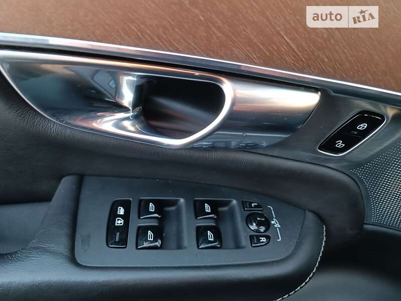 Внедорожник / Кроссовер Volvo XC90 2016 в Львове