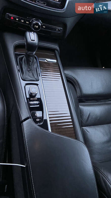 Внедорожник / Кроссовер Volvo XC90 2015 в Киеве