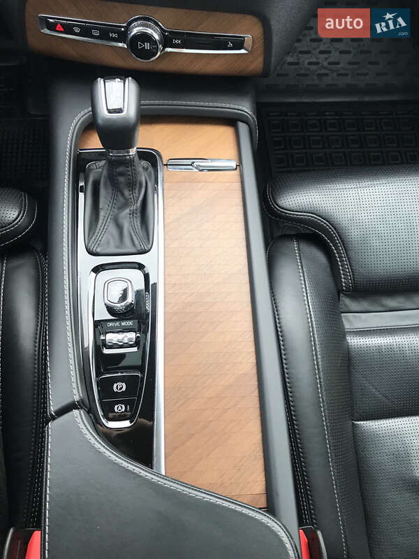 Внедорожник / Кроссовер Volvo XC90 2017 в Черновцах