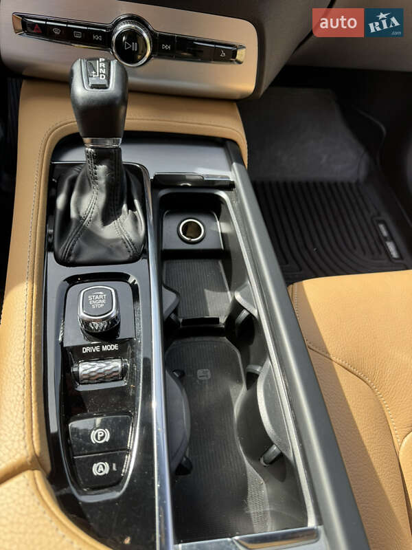 Позашляховик / Кросовер Volvo XC90 2017 в Самборі