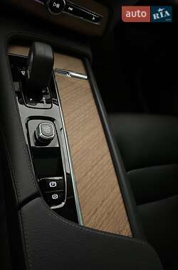 Внедорожник / Кроссовер Volvo XC90 2021 в 