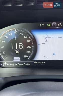 Внедорожник / Кроссовер Volvo XC90 2015 в 