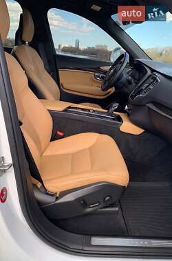 Внедорожник / Кроссовер Volvo XC90 2018 в 