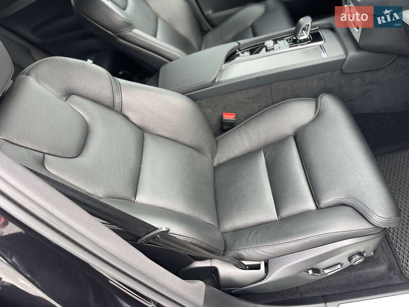 Внедорожник / Кроссовер Volvo XC90 2022 в Киеве