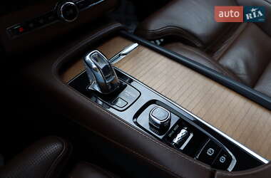 Внедорожник / Кроссовер Volvo XC90 2018 в 
