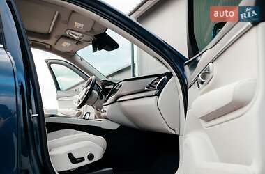 Внедорожник / Кроссовер Volvo XC90 2022 в 