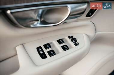 Внедорожник / Кроссовер Volvo XC90 2022 в 