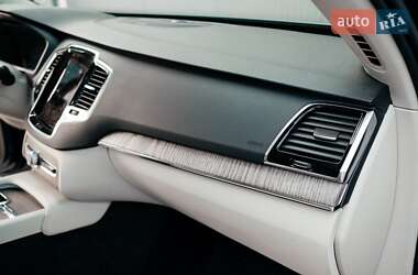 Внедорожник / Кроссовер Volvo XC90 2022 в 