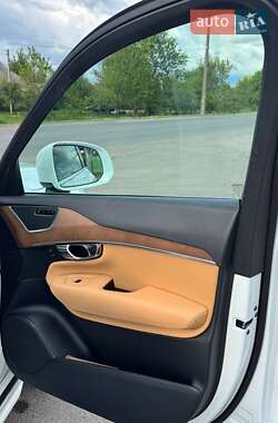 Внедорожник / Кроссовер Volvo XC90 2016 в 