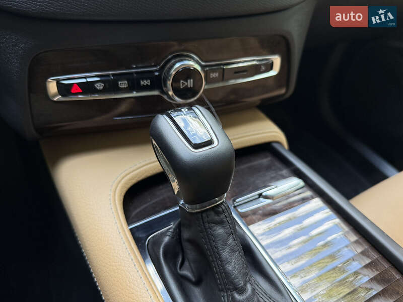 Внедорожник / Кроссовер Volvo XC90 2015 в Киеве
