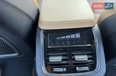 Внедорожник / Кроссовер Volvo XC90 2015 в 