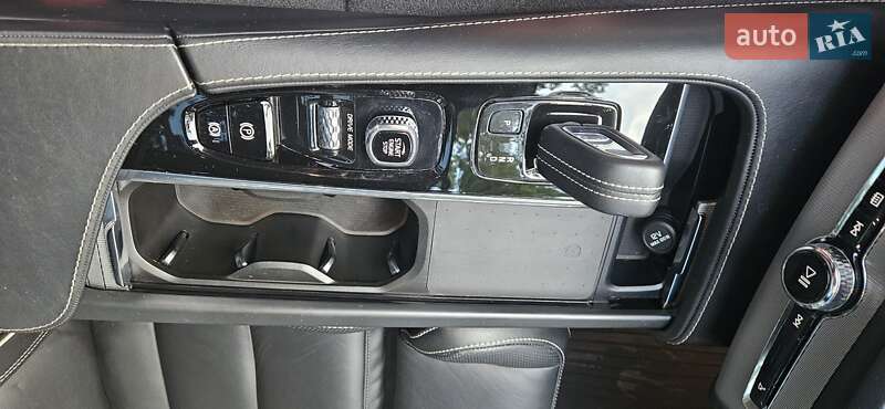 Внедорожник / Кроссовер Volvo XC90 2020 в Харькове