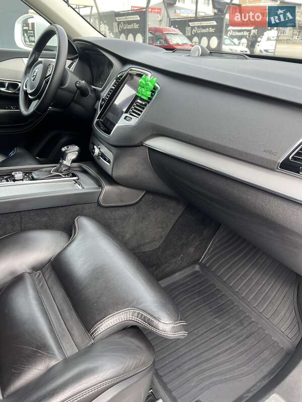 Внедорожник / Кроссовер Volvo XC90 2015 в Черновцах