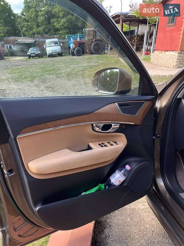 Внедорожник / Кроссовер Volvo XC90 2015 в Тарутине